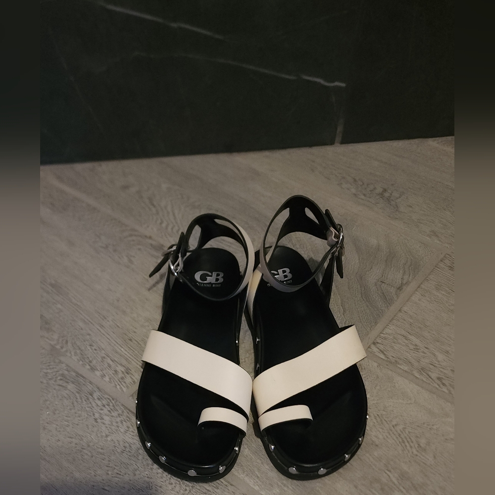 Gianni Bini Sandals
